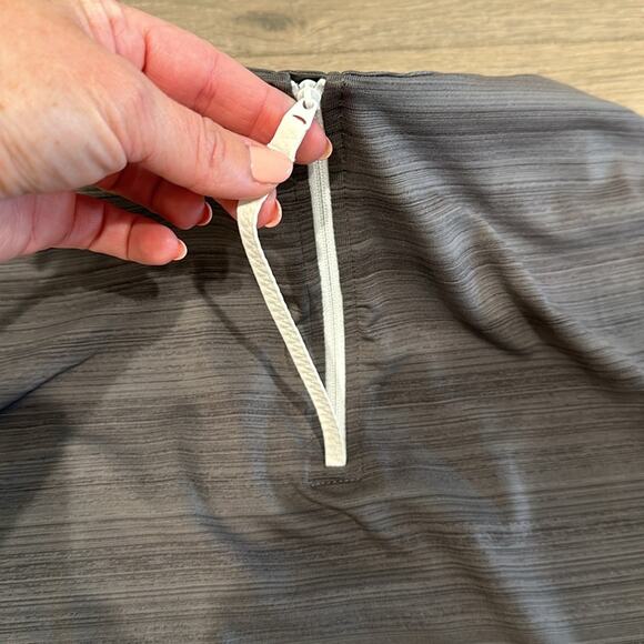 ATHLETA Heathered Gray Cap Sleeve Workout Running Zipper Back Shirt Top Size XS - Picture 10 of 11